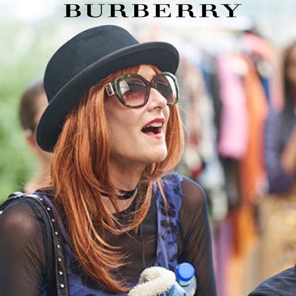 Burberry Buckle Detail Oversize Square Sunglasses - Picture 2 of 16